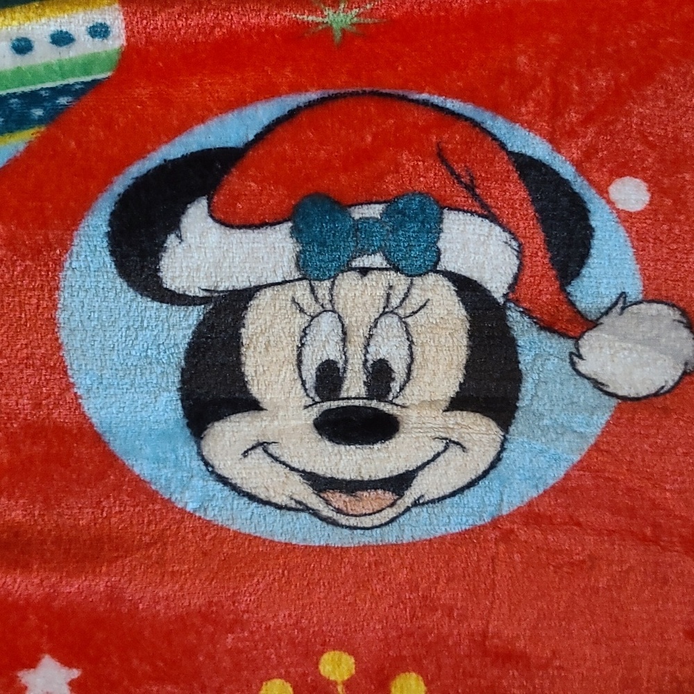 Mickey Mouse blanket Throw, Christmas silky touch super soft polyester NWT - Picture 6 of 8